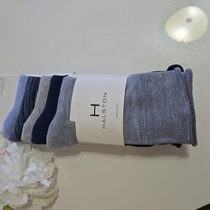 New H by Halston Crew Socks 5 pair in package